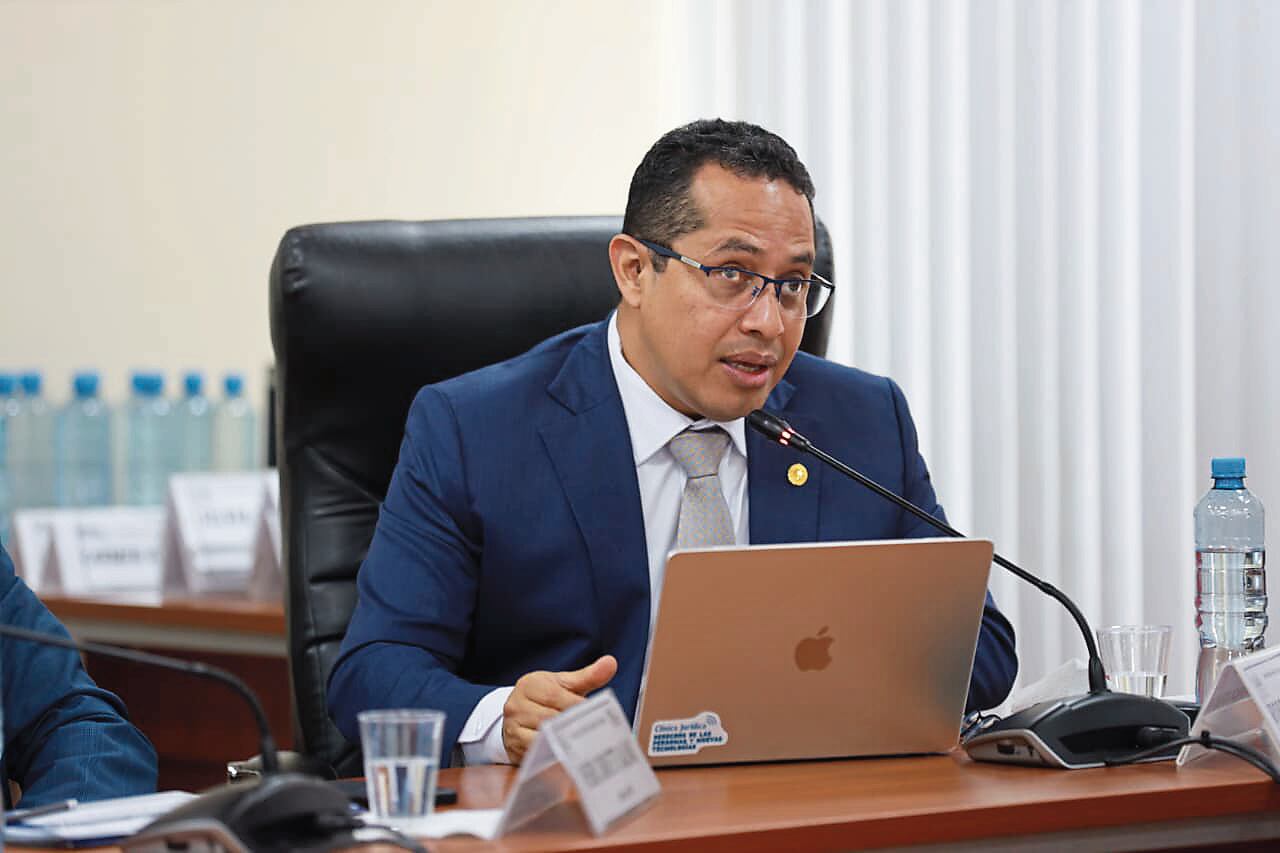 El titular del JNE señaló que en el caso de experiencias internacionales, las pruebas se realizan con un grupo de hasta cinco mil votantes, pero en el Perú, el ensayo involucrará a más de 2 millones de electores.