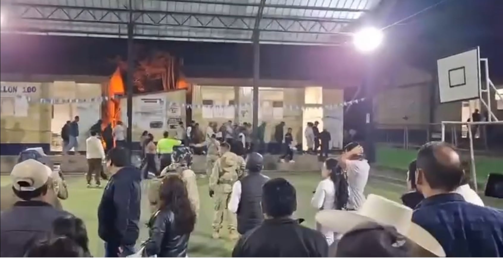 La Libertad: Pobladores queman material electoral en Lucma (VIDEO)