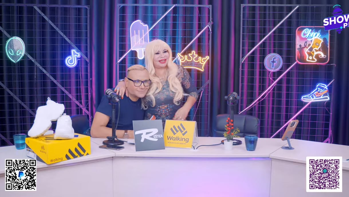 La exvedette abandonó momentáneamente el programa en vivo luego de que se mencionara a Walter Obregón durante una conversación con Carlos Cacho. FOTO: SHOW.PE