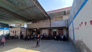 Piura: Los alumnos reciben clases en una obra inconclusa y peligrosa
