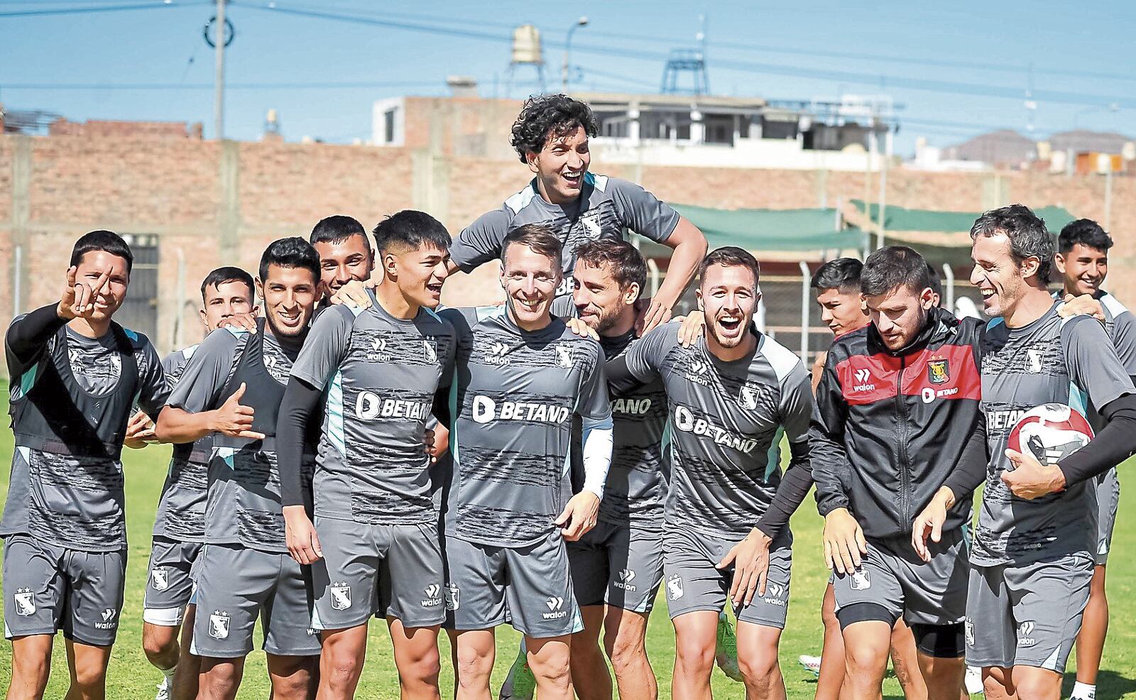 Rojinegros van por otra alegría. (Foto: DIfusión)
