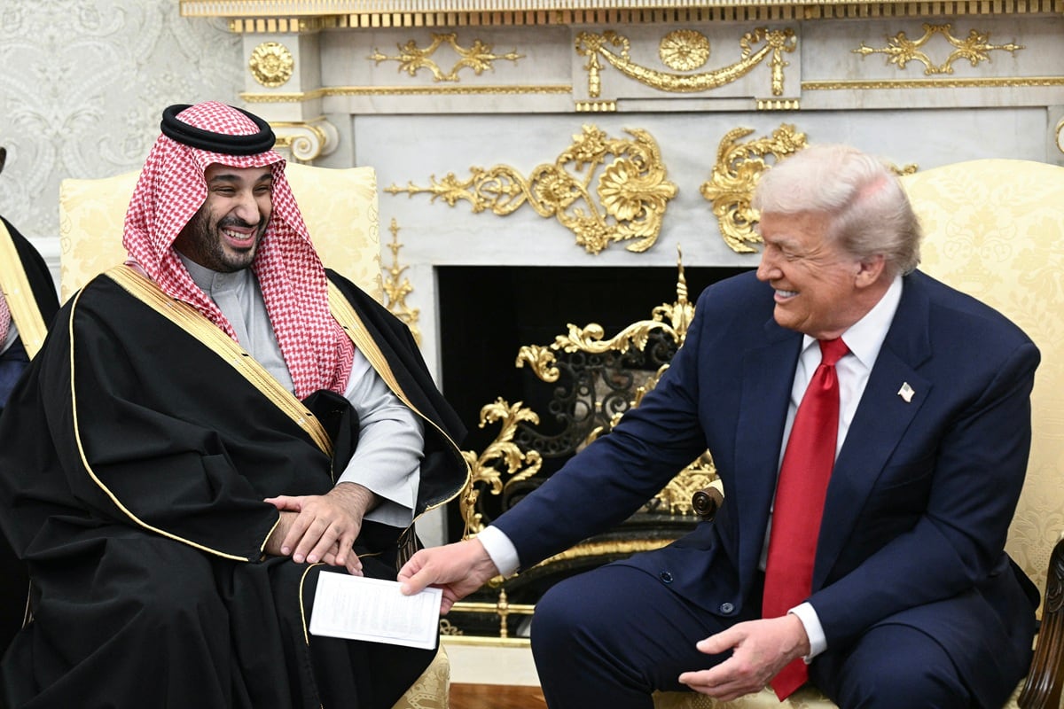 El presidente estadounidense Donald Trump con el príncipe heredero del Reino de Arabia Saudita, Mohammed bin Salman. (Brendan SMIALOWSKI / AFP)