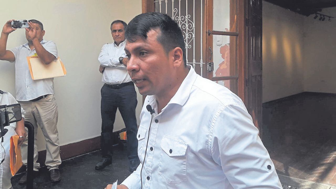 Para el congresista de la República y hermano del gobernador de La Libertad, Héctor Acuña, es evidente un blindaje. Afirmó que el apepista tiene una sanción y debería pagar.