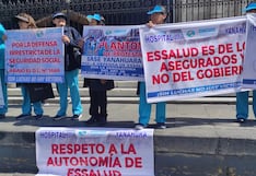 Enfermeras de EsSalud Arequipa protestan en contra del D.L. Nº 1666 (VIDEO)
