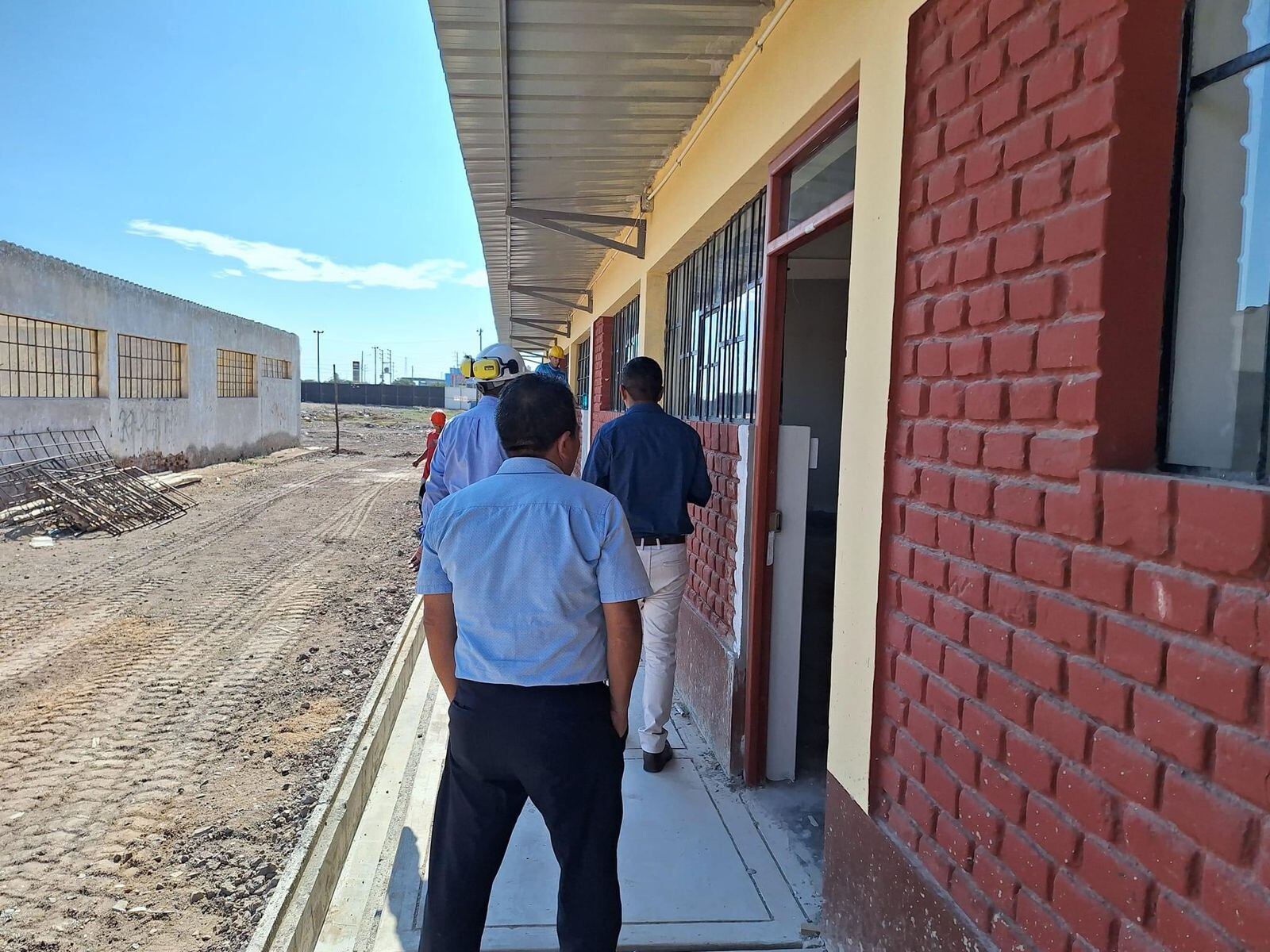 Cursarían clases online por 1 mes porque el plan de contingencia está al 80% de avance.