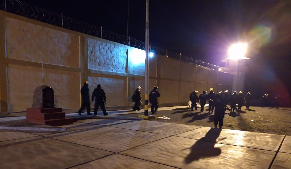 Policía se moviliza al reportarse dos nuevas muertes de internos