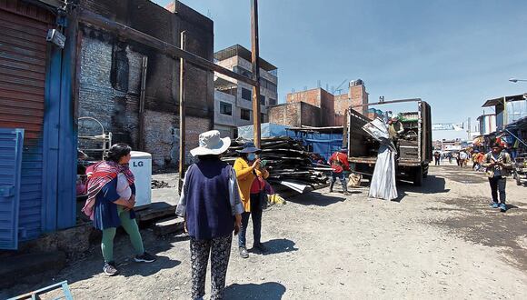 Retiro de escombros en la asociación Los Cuatro Suyos de Andrés Avelino Cáceres. (Foto: GEC)