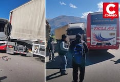Bus choca frontalmente con tráiler en la vía Huancavelica – Huancayo