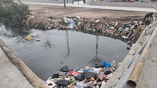 Chincha: malos vecinos vuelven a arrojar residuos sólidos a la acequia Ñoco