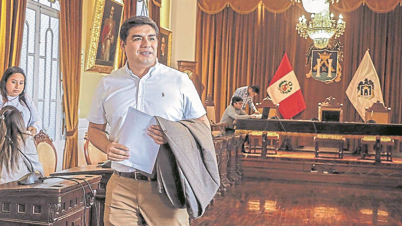 Después de que el alcalde de Trujillo cuestionara que los concejales reciban un presupuesto para fortalecer su labor de fiscalización, los miembros del Concejo le pidieron que se preocupe más en ejecutar el presupuesto para obras, ya que solo ha gastado el 16% de esos recursos, pese a las grandes necesidades en la ciudad.