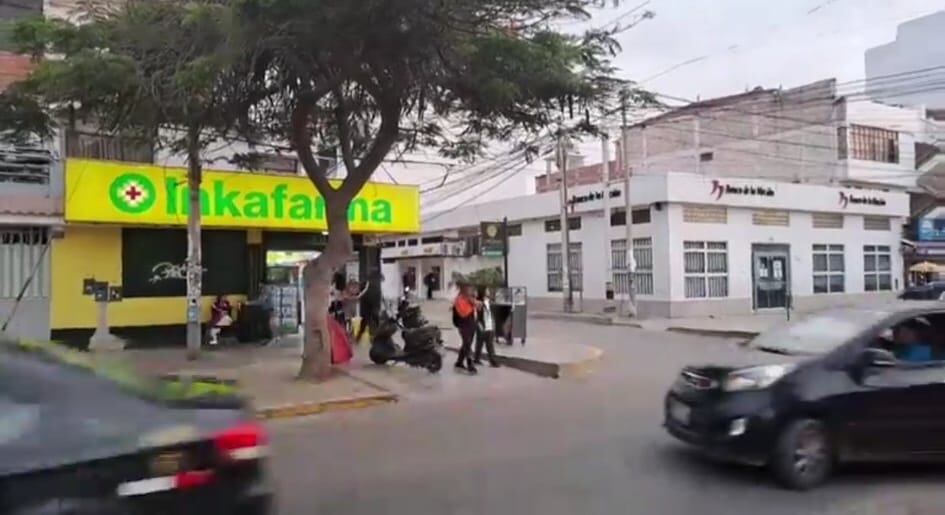 Presuntos “marcas” habrían seguido a la víctima desde una entidad bancaria y cuando realizaba compras en una farmacia lo asaltaron. Foto: Prensa Total.