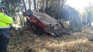 Auto vuelca y chofer abandona a pasajero herido en Concepción