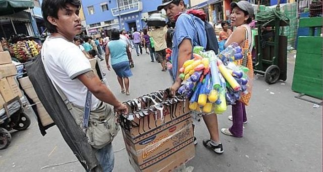 El representante de los empresarios dijo que el Congreso de la República y el Ejecutivo deberían poner en debate nuevamente la Ley de Fomento Agrario con la cual Piura creció más de 20 años hasta el año 2021. Indicó que, por la crisis, el trabajo formal en el sector agroexportador disminuyó