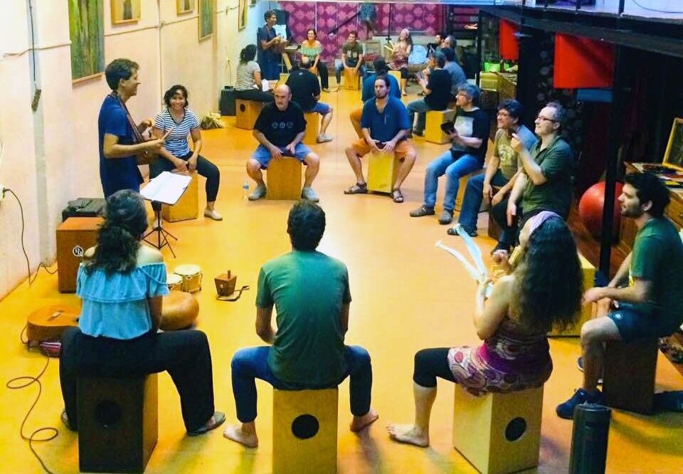 Para los niños y adolescentes comprendidos entre los 8 y 16 años, son los talleres.