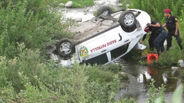 Patrullero cae al río Moquegua y policías salen ilesos