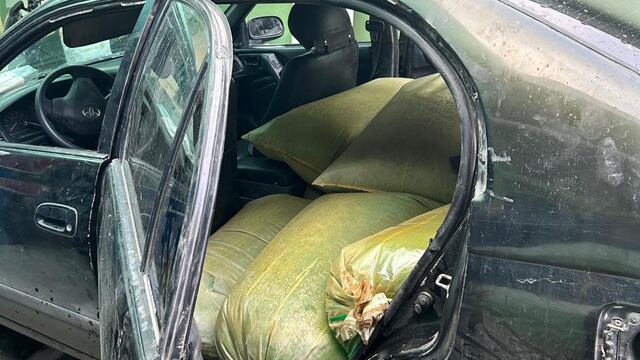 Sullana: Vehículos llevaban 42 sacos de plástico con combustible de contrabando