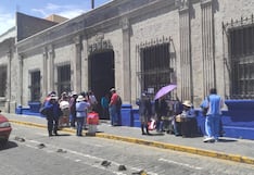 Escolares del Colegio Arequipa saldrán de clases a las 7:35 de la noche y padres se oponen