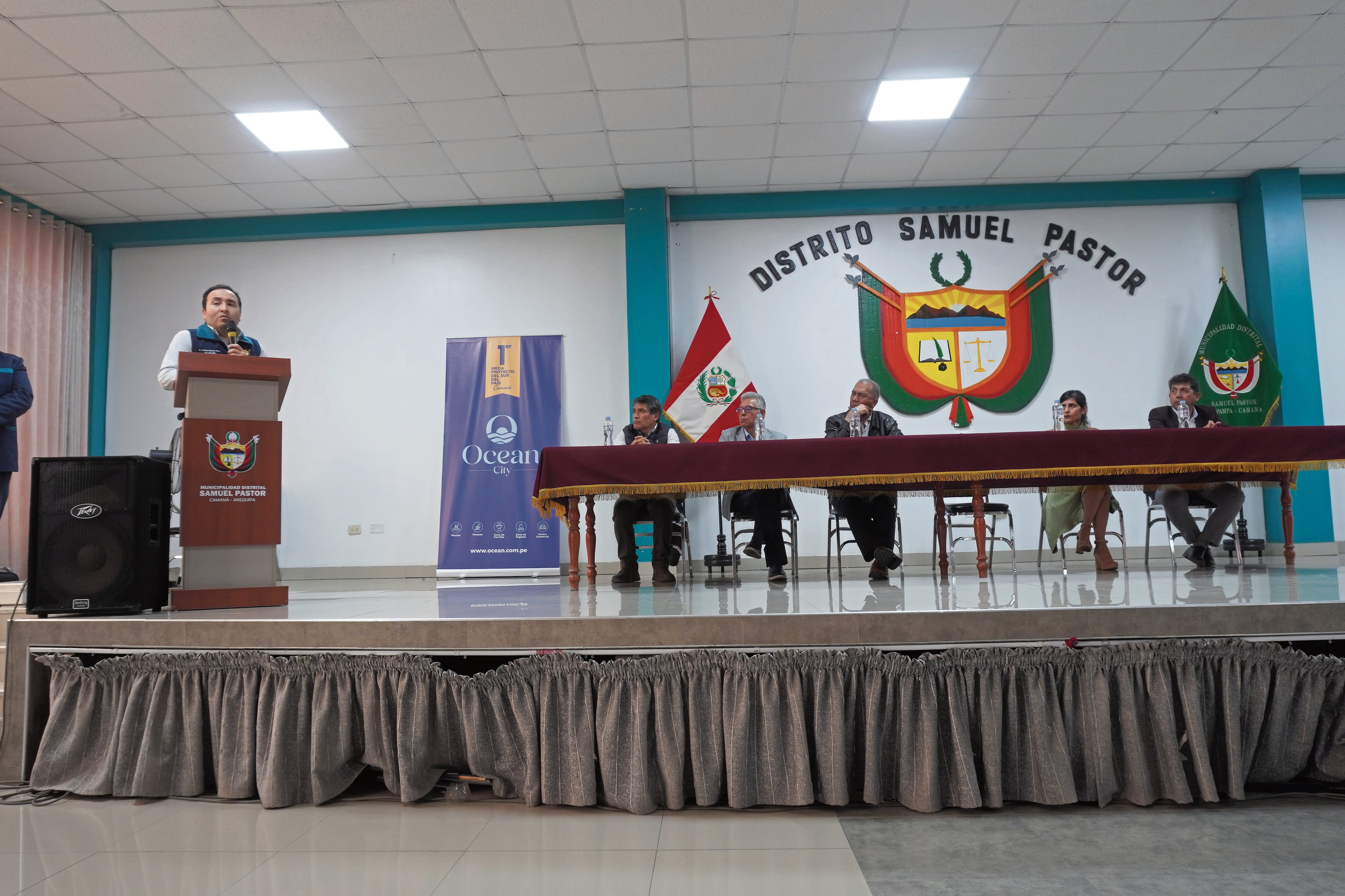 Este viernes se suscribió el acta de entrega para el proyecto de la Universidad Autónoma de Camaná. Foto: GEC.