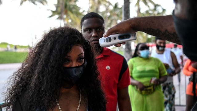 EE.UU.: Desde hoy viernes multas de hasta 500 dólares por no llevar mascarilla en Miami