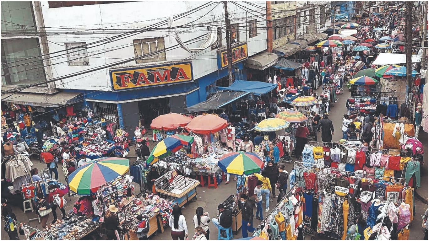 Alcalde Mario Reyna asegura que fiscalizadores ediles, agentes de la Dinoes y serenos ayudarán a recuperar el orden en la ciudad.