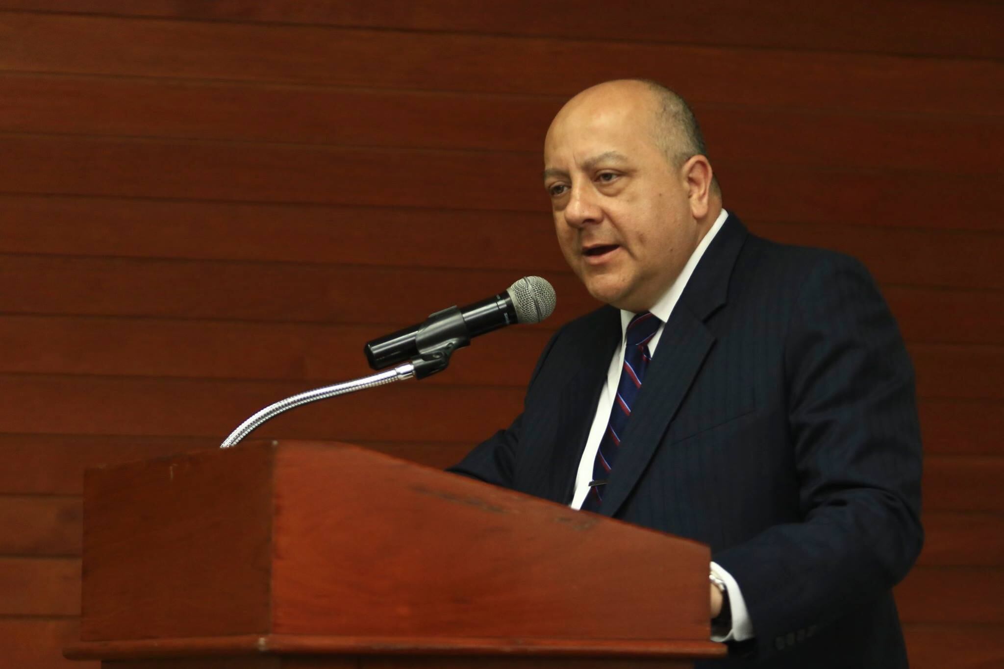 Fiscalía archiva denuncia contra exministro Luis Adrianzén por presunta colusión.