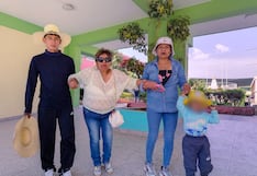 Con el pie lesionado y el apoyo de familiares, electora acude a votar en Arequipa