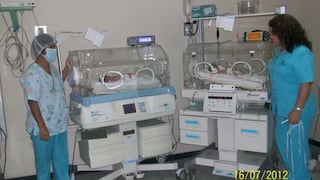 Nacimiento seguido de gemelos causa preocupación en galenos de EsSalud