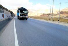 Escolares y padres se salvan tras volcadura de bus en la Carretera Central