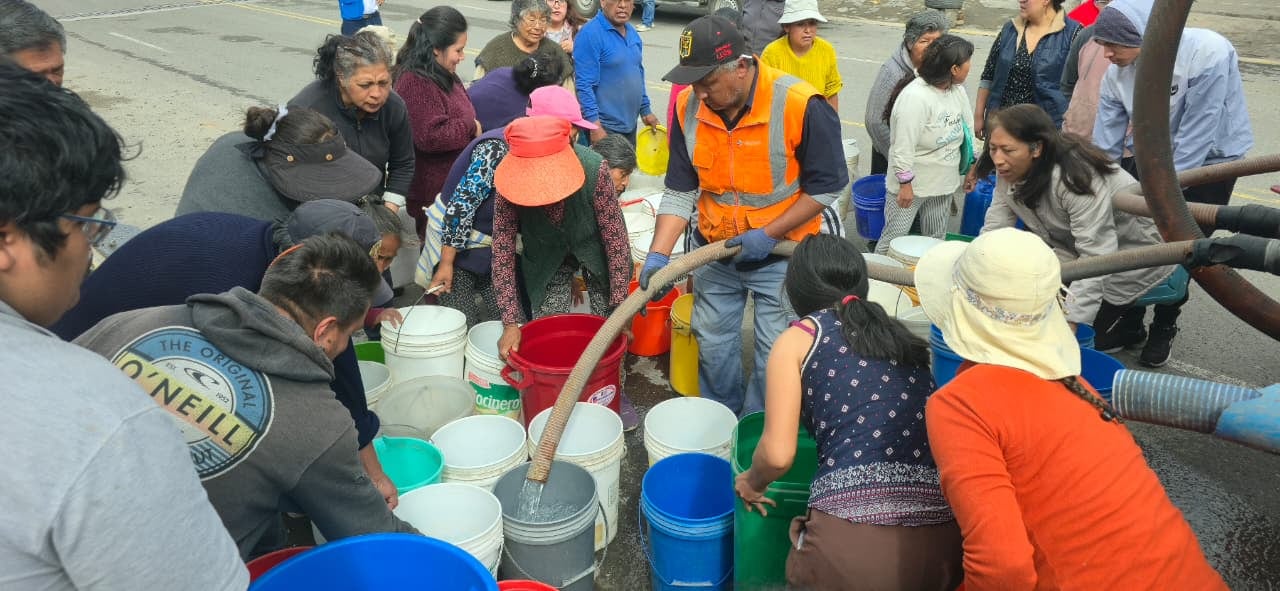 Miles de vecinos de Paucarpata sin agua potable desde hace 4 días. (Foto: Omar Cruz/@photo.gec)