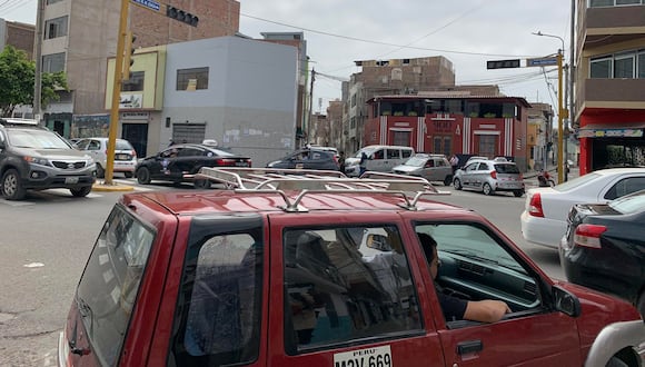 Caos vehicular se agudiza en Chiclayo por semáforos malogrados.