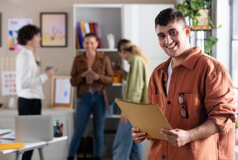 El programa gratuito seleccionará 10 emprendimientos con soluciones tecnológicas para la educación, ofreciéndoles acceso a financiamiento, redes de inversión y apoyo intensivo para escalar sus proyectos. Postulaciones abiertas hasta el 23 de julio.