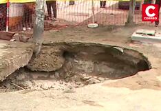 San Juan de Miraflores: Sedapal controló rotura de tubería pero poste luz corre riesgo de caer y arrastrar cables eléctricos