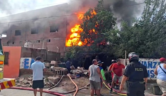 Chincha: hampones desatan voraz incendio para escapar en camioneta robada