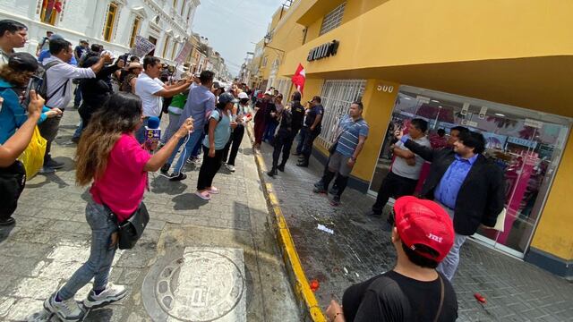 Seguidores de Arturo Fernández, alcalde de Trujillo, atacan a la prensa