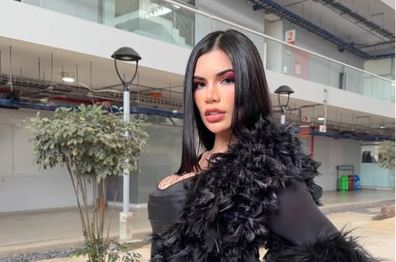 La modelo afirmó que las críticas de Álvaro Rod no la afectan y reflexionó sobre el significado del término “interesada”.