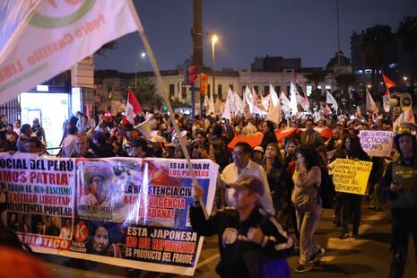 Candidato Roberto Sánchez lideró marcha “En defensa del voto” en el Centro de Lima (FOTOS)