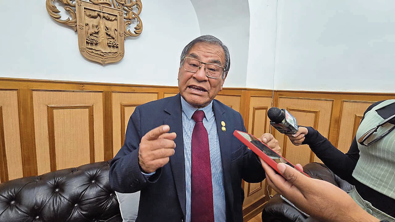 Jorge Sumari, decano del Colegio de Abogados advierte sobre la falta de control legan en la postulación de candidatos (Foto: Yunsu Pariapaza/@photo.gec)