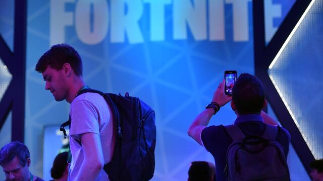 Apple y Google sacan videojuego Fortnite de sus tiendas de aplicaciones