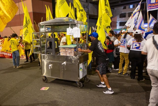 Debate electoral JNE: simpatizantes se concentran fuera del Centro de Convenciones en el último día