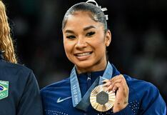 Le quitaron la medalla y una estrella de EE. UU. sorprende con un regalo inesperado que asombra a todos