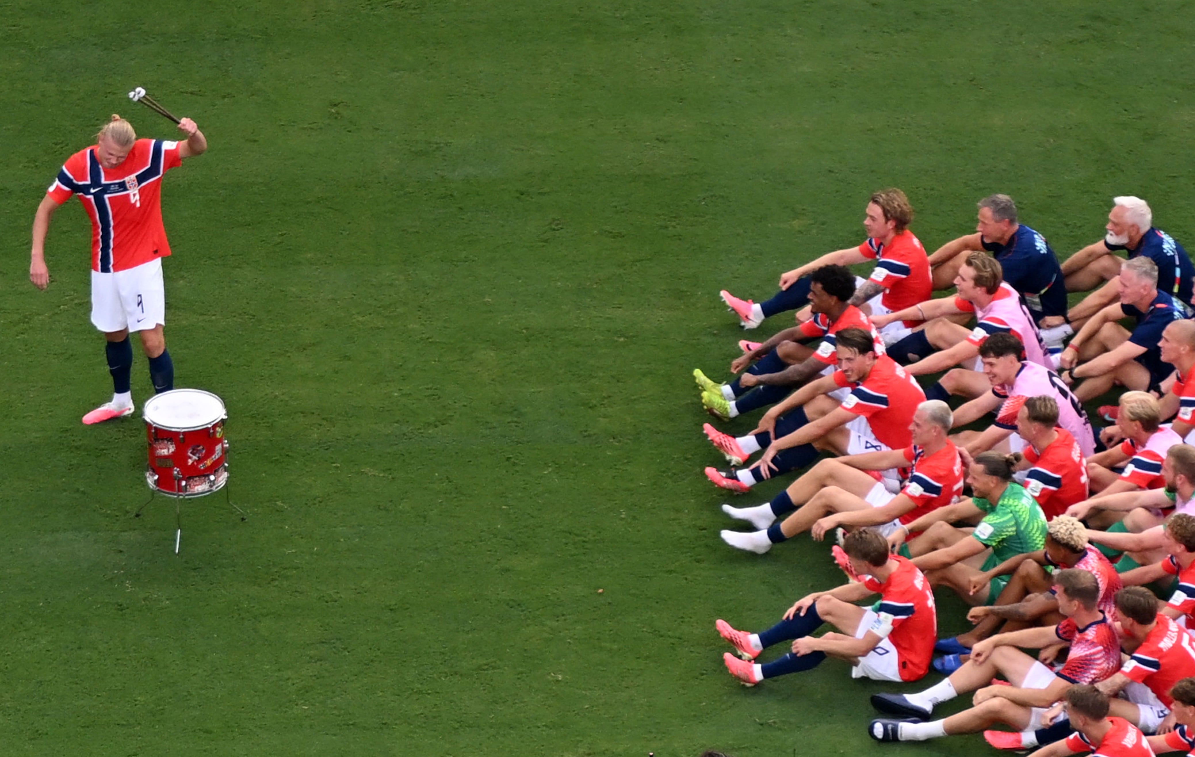 Norway's forward #09 Erling Braut Haaland and his teammates celebrate with the traditional rowing gesture after winning the 2026 World Cup round of 16 football match between Brazil and Norway at the New York/New Jersey Stadium in East Rutherford on July 5, 2026. (Photo by Jewel SAMAD / AFP)