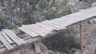 Vecinos piden reforzar puente rústico sostenido por palos en Chosica