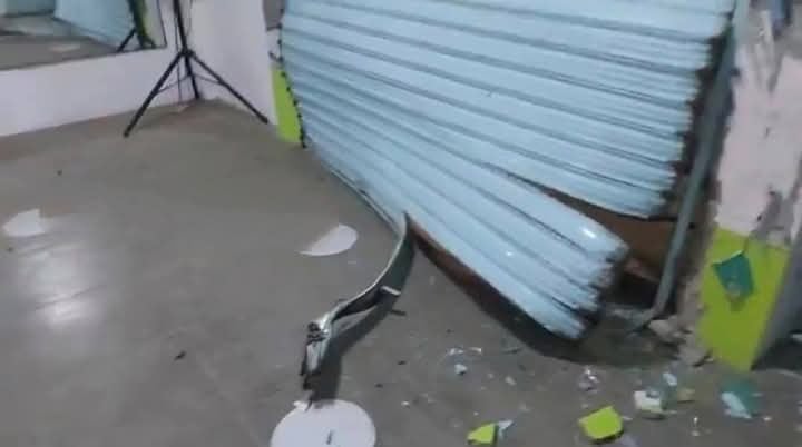 Hampones llegaron a las 5 de la madrugada de hoy hasta un local de venta de de productos Herbalife, en el centro poblado El Milagro, y detonaron un cartucho de dinamita. Otras bandas de delincuentes colocaron explosivos en una casa e El Porvenir y en Cartavio.