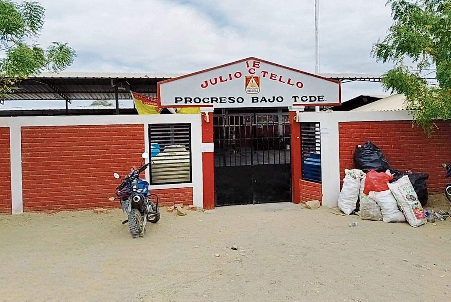 Hampones alzan con equipos de cómputo de colegio en Piura