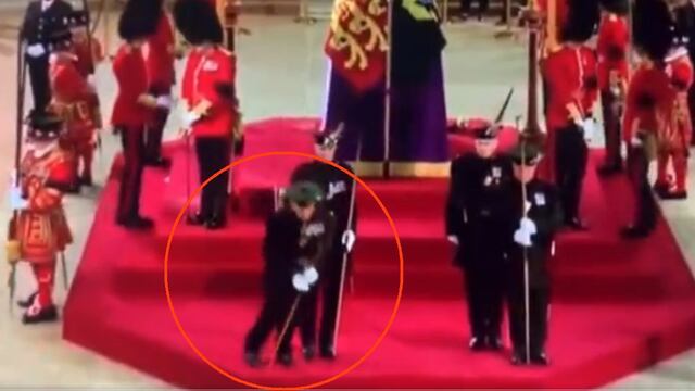 Guardia real se desmaya mientras custodiaba féretro de Isabel II (VIDEO)