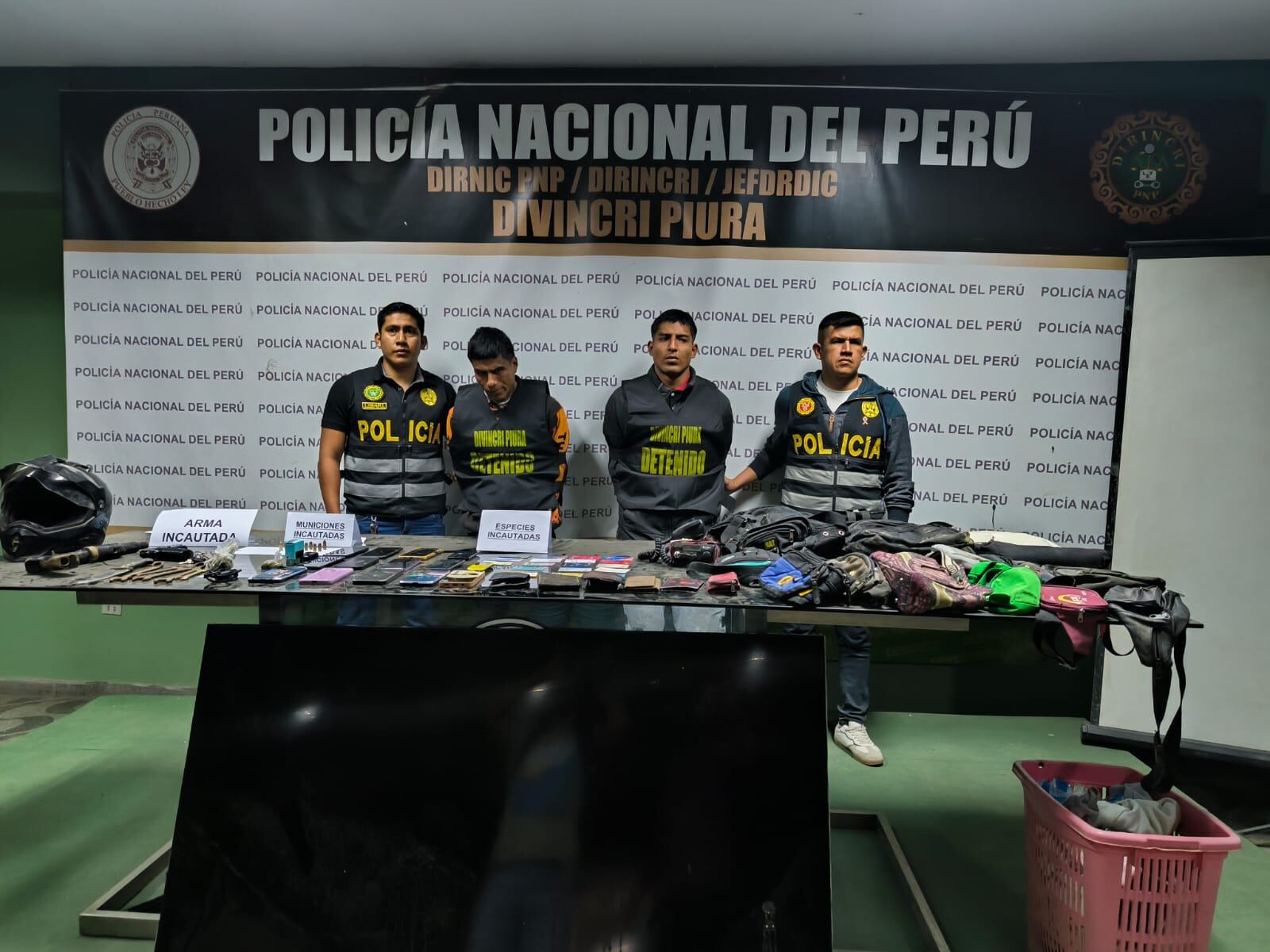 Policía captura a dos presuntos integrantes de la banda delincuencial "Los malditos de La Arena"