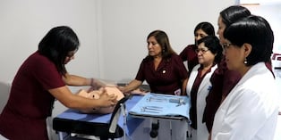 Los objetivos son capacitar al personal médico gineco-obstetra y contribuir a optimizar la calidad de atención de salud de los usuarios y ciudadanía en general.