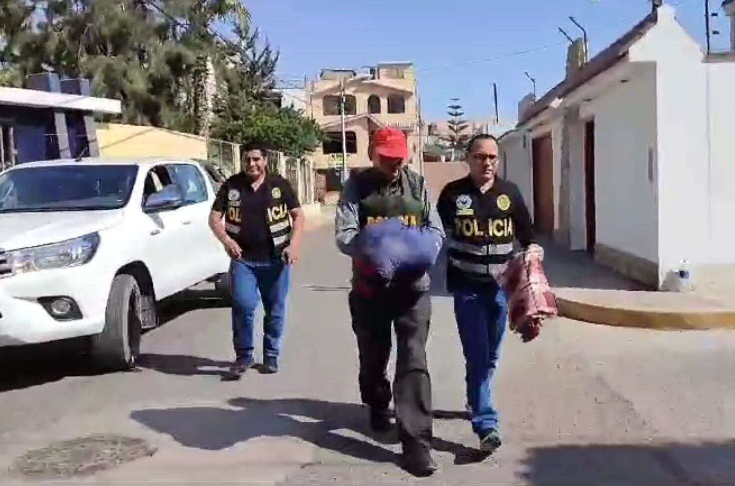 Uno de los docentes de la UNJBG fue llevado en horas de la tarde de ayer a la sede de Dircocor en el centro poblado La Natividad