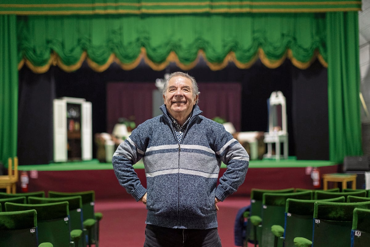 "Si hay algo que he aprendido en mi vida es confiar en la gente que se me acerca, y desconfiar de la gente que se me aleja, así de sencillo.", dice Efraín Aguilar.