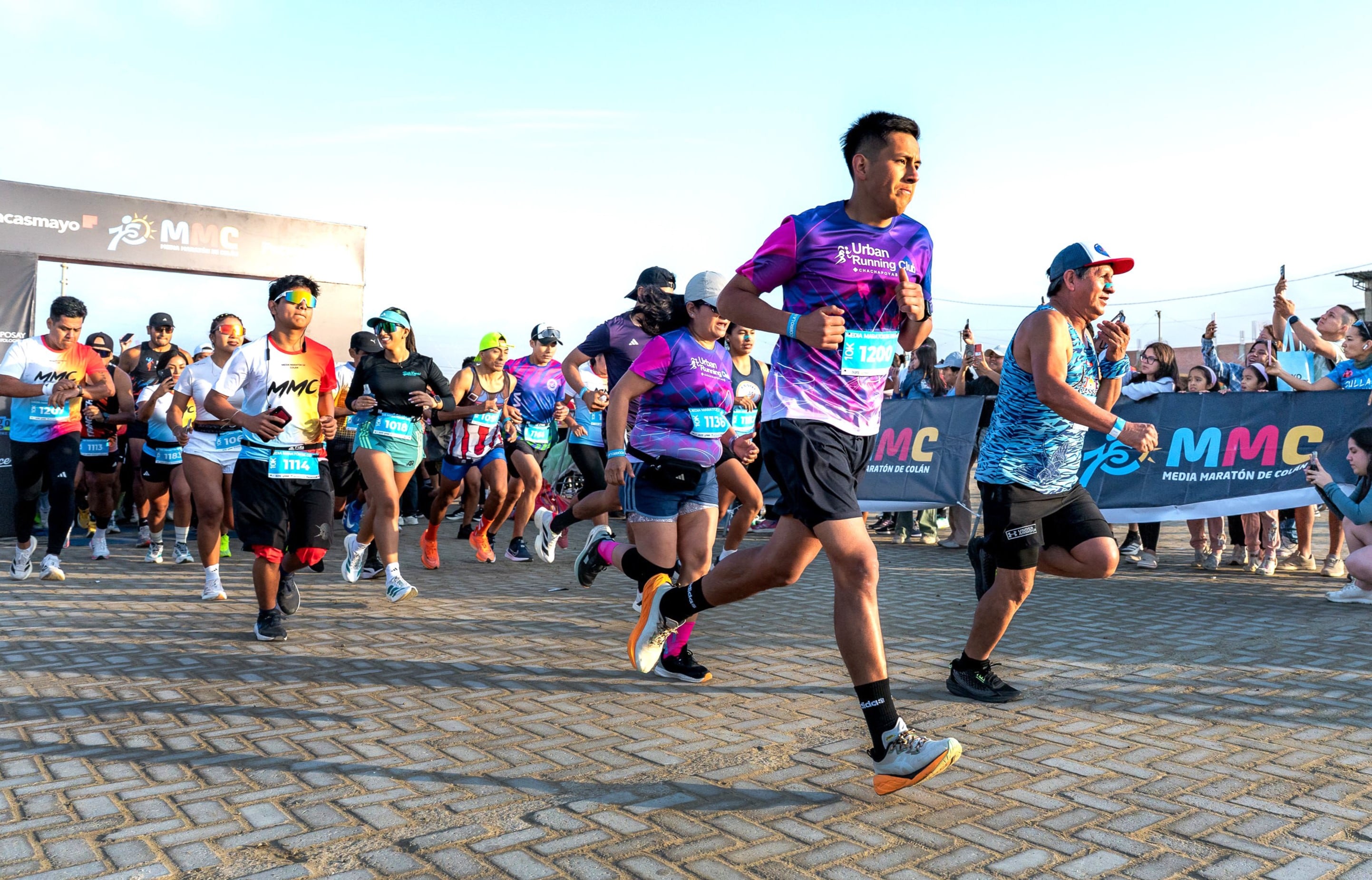 Participaron cientos de deportistas que recorrieron la Costanera de Colán.